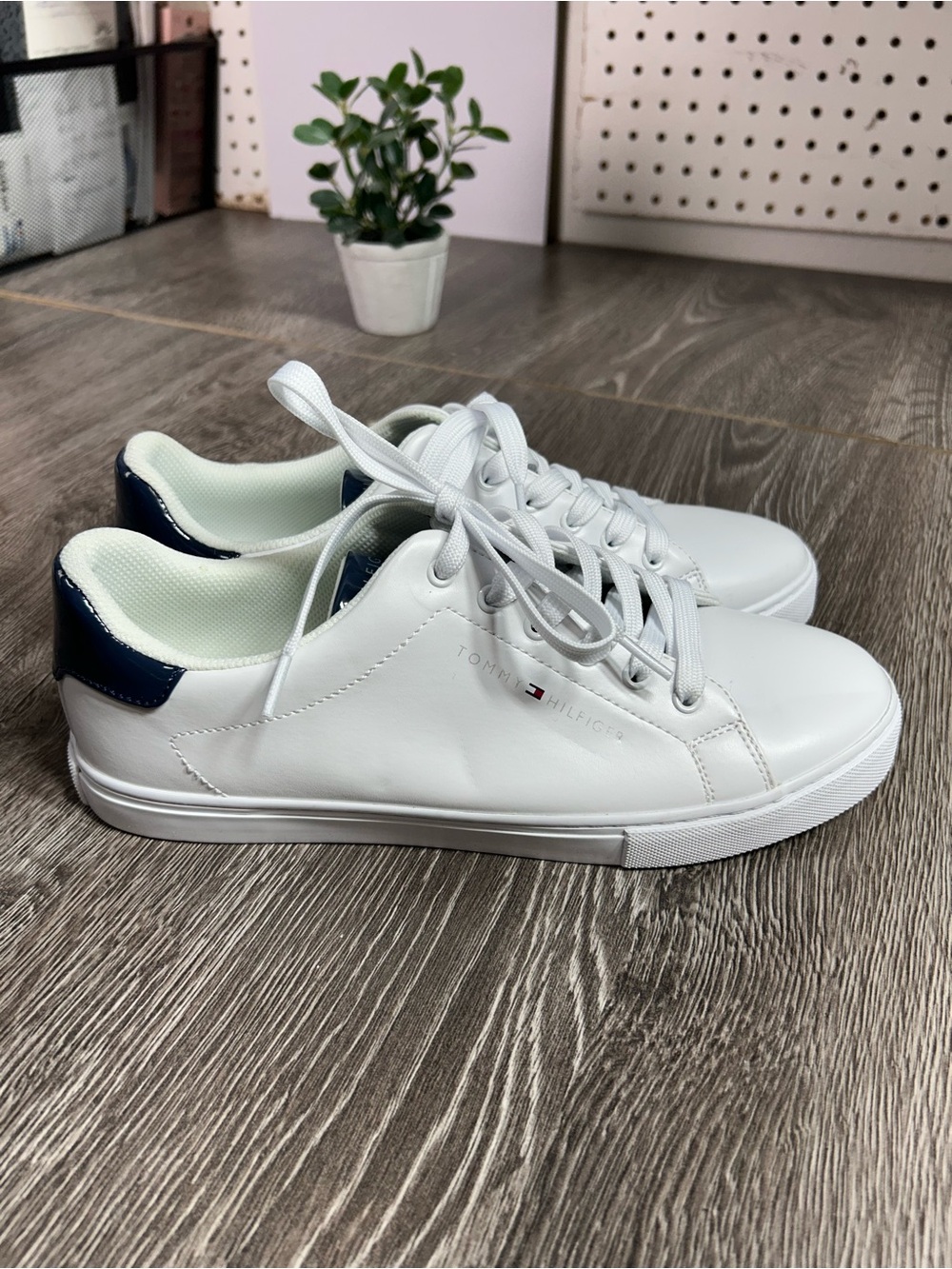 Tommy Hilfiger Lendon White Sneakers with Navy Heel Accent